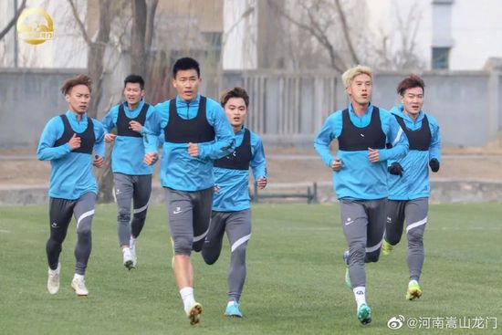 大方认爱卡哥：是的，我们订婚了 锦绣开年！